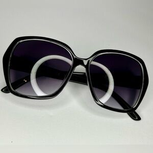 Kenneth Cole Reaction KC2968 sunglasses in color code 01B.  FRAME ONLY